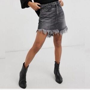 People Bailey Denim Mini Skirt in Maverick Size 29